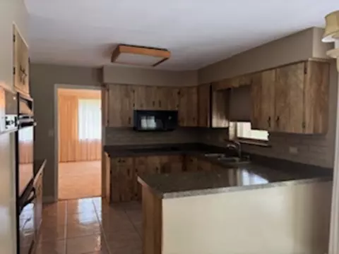 Kitchen - 2700 Chariot Ln, Olympia Fields, IL 60461 photo 1 of 2