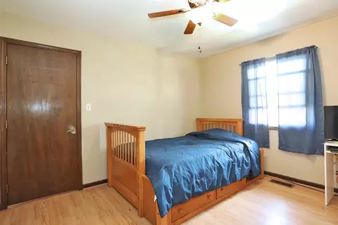 Bedroom - 4624 Thornbark Dr, Hoffman Estates, IL 60192 photo 5 of 6