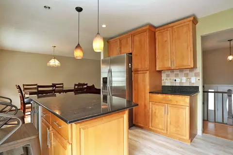 Kitchen - 4624 Thornbark Dr, Hoffman Estates, IL 60192 photo 3 of 4