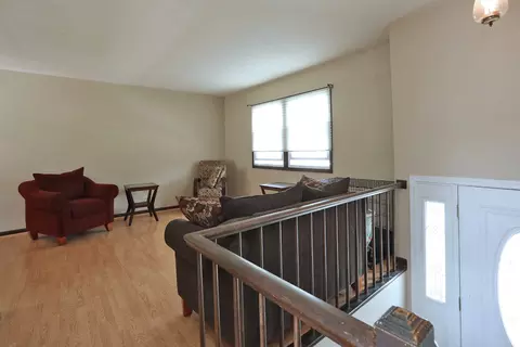 Living - 4624 Thornbark Dr, Hoffman Estates, IL 60192 photo 1 of 4