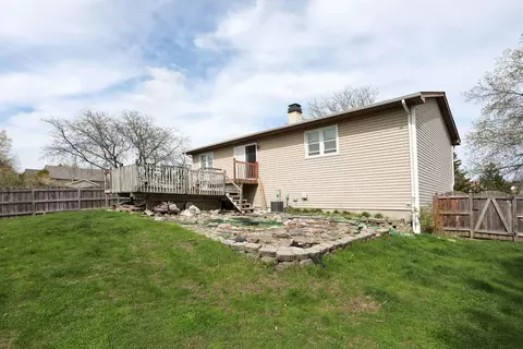Exterior - 4624 Thornbark Dr, Hoffman Estates, IL 60192 photo 4 of 10
