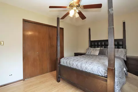 Bedroom - 4624 Thornbark Dr, Hoffman Estates, IL 60192 photo 2 of 6