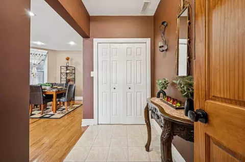 427 E 50th St, Chicago, IL 60615 photo 5