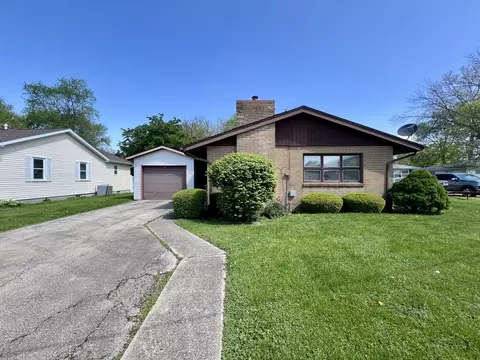 708 E Ficklin St, Tuscola, IL 61953