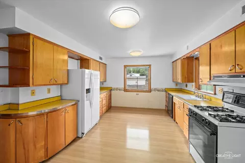 625 Forest Ave, Elgin, IL 60120 photo 10