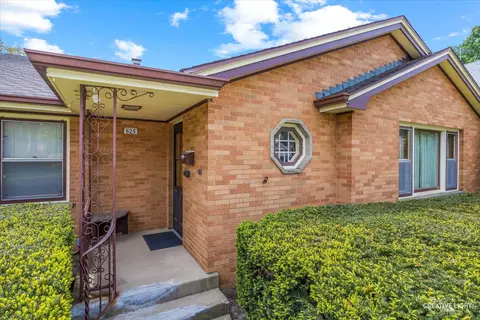 625 Forest Ave, Elgin, IL 60120 photo 4
