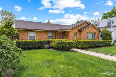 625 Forest Ave, Elgin, IL 60120 photo 2