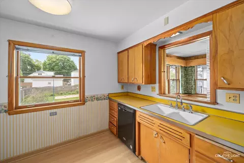 625 Forest Ave, Elgin, IL 60120 photo 11