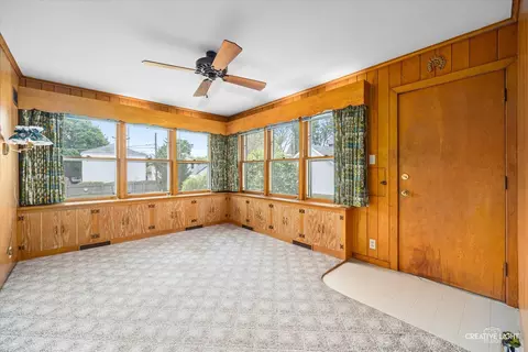 625 Forest Ave, Elgin, IL 60120 photo 9