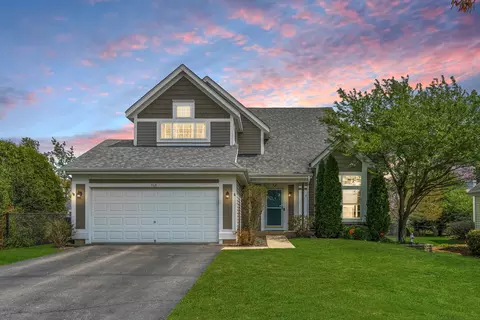 968 N Lancaster Cir, South Elgin, IL 60177