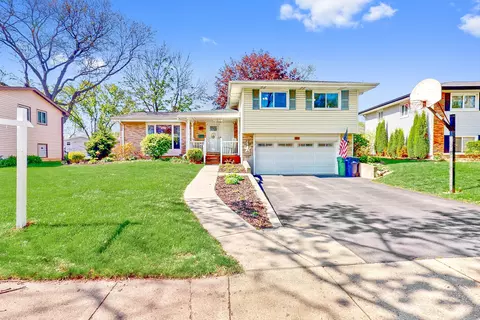 82 Lombard Cir, Lombard, IL 60148