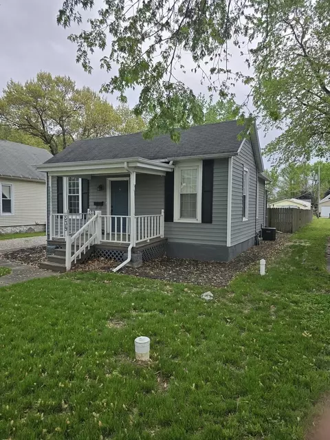 539 8th St, Lincoln, IL 62656