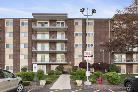 2900 Maple Ave #18C, Downers Grove, IL 60515