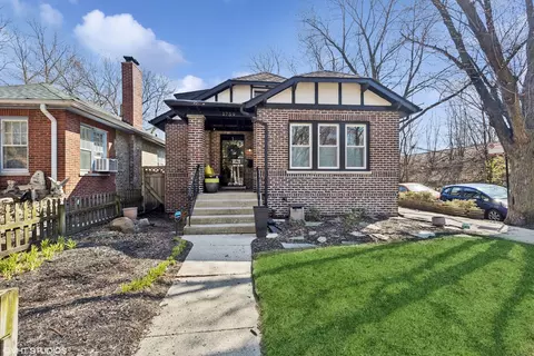 1759 W Columbia Ave, Chicago, IL 60626