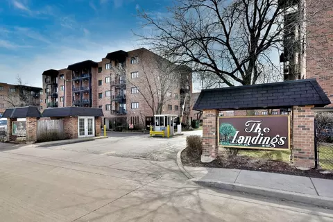 9335 Landings Ln #206, Des Plaines, IL 60016
