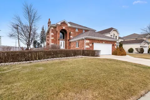 694 Albany Ln, Des Plaines, IL 60016