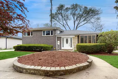 9410 Leamington St, Skokie, IL 60077