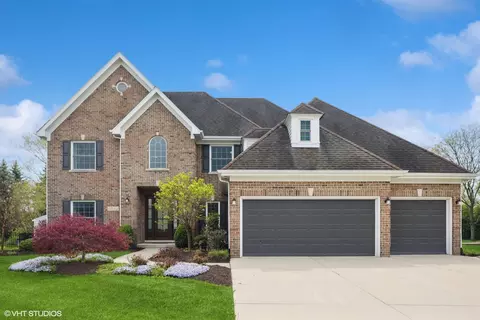 26 W241 Arrow Glen Ct, Wheaton, IL 60189