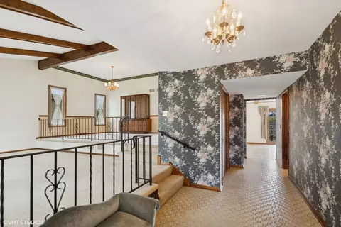 515 S Inner Circle Dr, Mount Prospect, IL 60056 photo 4