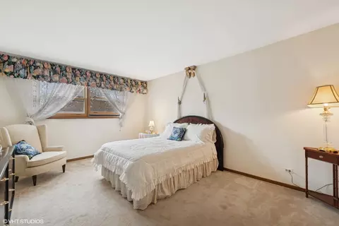 515 S Inner Circle Dr, Mount Prospect, IL 60056 photo 12