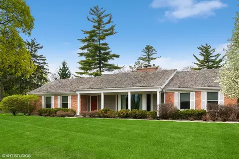 380 Deerpath Sq, Lake Forest, IL 60045