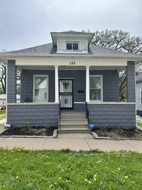 135 Evans Ave, Aurora, IL 60505