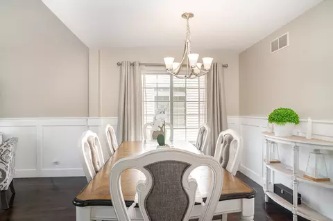 Dining - 553 Ivory Ln, Bartlett, IL 60103 photo 4 of 4