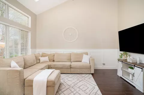 Living - 553 Ivory Ln, Bartlett, IL 60103 photo 1 of 3