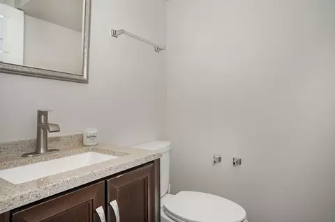 Bath - 553 Ivory Ln, Bartlett, IL 60103 photo 4 of 4
