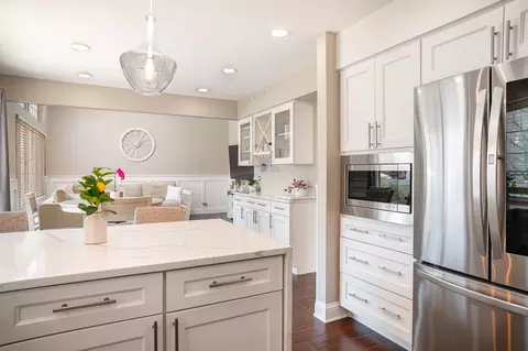 Kitchen - 553 Ivory Ln, Bartlett, IL 60103 photo 1 of 2
