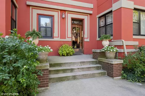 823 W Gunnison St #1E, Chicago, IL 60640