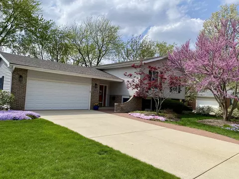 1994 Brentwood Ln, Wheaton, IL 60189