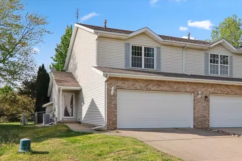 2 Reading Rd, Bloomington, IL 61701