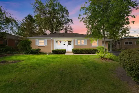 2232 Central Rd, Glenview, IL 60025