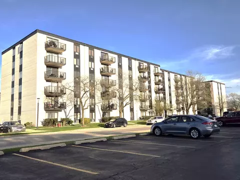 9701 N Dee Rd #2G, Niles, IL 60714