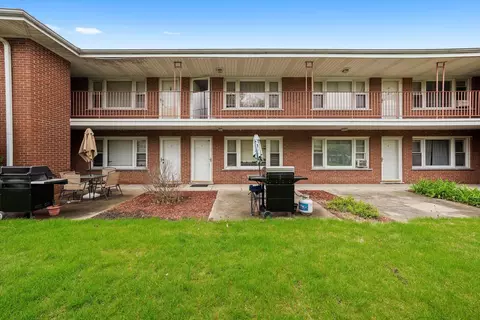 165 Dover Dr #3, Des Plaines, IL 60018