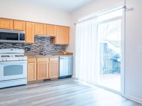 Kitchen - 2714 Hoffman St, Plano, IL 60545 photo 2 of 2