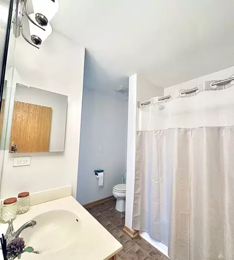 Bath - 2714 Hoffman St, Plano, IL 60545 photo 2 of 2