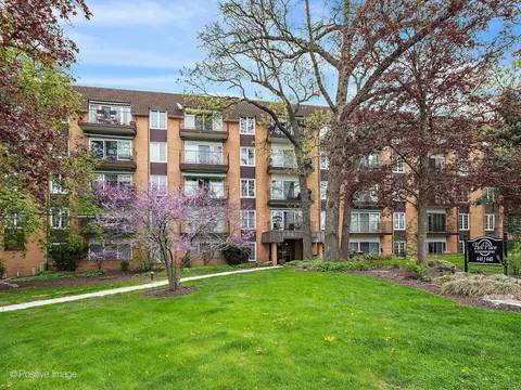441 N Park Blvd #2I, Glen Ellyn, IL 60137