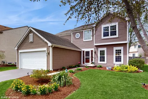 647 David St, Lake In The Hills, IL 60156