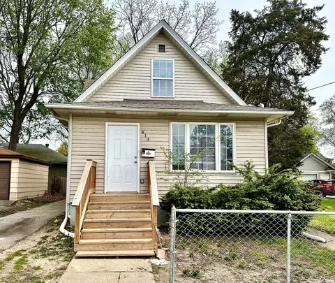 414 Dwight St, Elgin, IL 60120