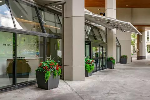 345 W Fullerton Pkwy #1303, Chicago, IL 60614