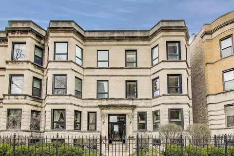 634 W Grace St #2E, Chicago, IL 60613