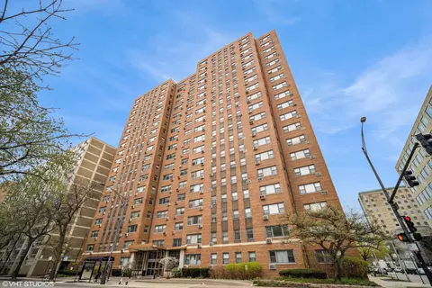 2909 N Sheridan Rd #1204, Chicago, IL 60657