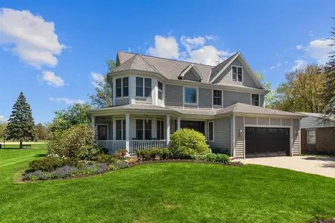845 Woodward Ave, Deerfield, IL 60015