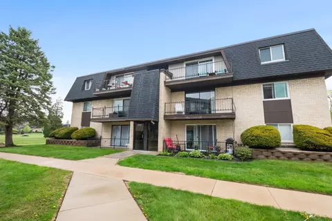 11123 S 84th Ave #2B, Palos Hills, IL 60465