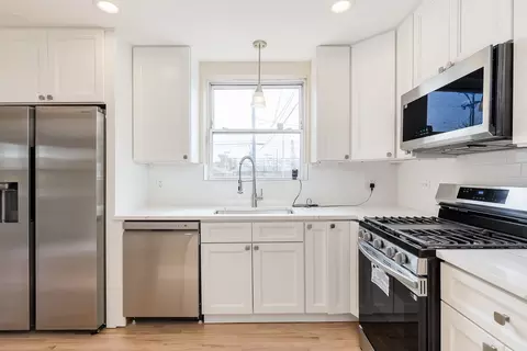 Kitchen - 7601 S Artesian Ave, Chicago, IL 60652 photo 3 of 4