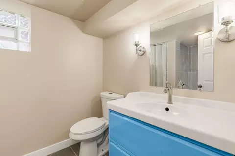 Bath - 7601 S Artesian Ave, Chicago, IL 60652 photo 2 of 2
