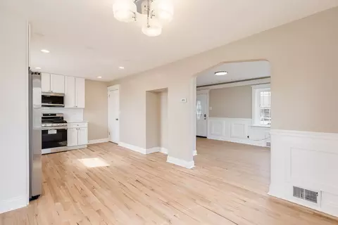 Living - 7601 S Artesian Ave, Chicago, IL 60652 photo 1 of 5