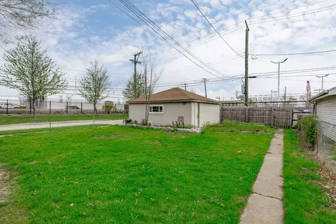 Exterior - 7601 S Artesian Ave, Chicago, IL 60652 photo 4 of 5